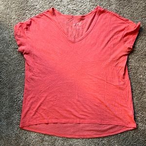 NWOT universal thread tee